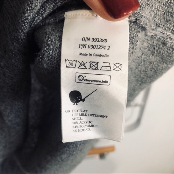 Oversized V-Neck Sweater | sz. XS - Picture 4 of 4